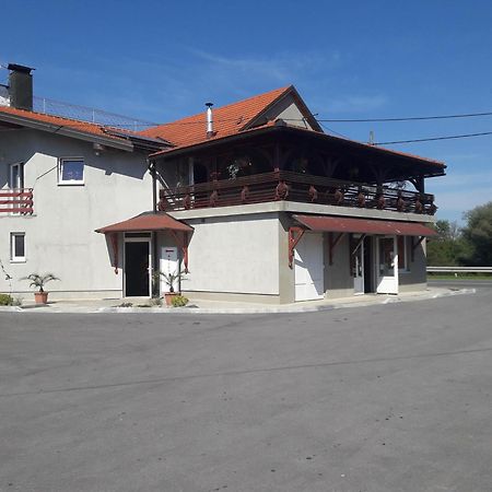 Guesthouse Kod Mosta Karlovac Esterno foto