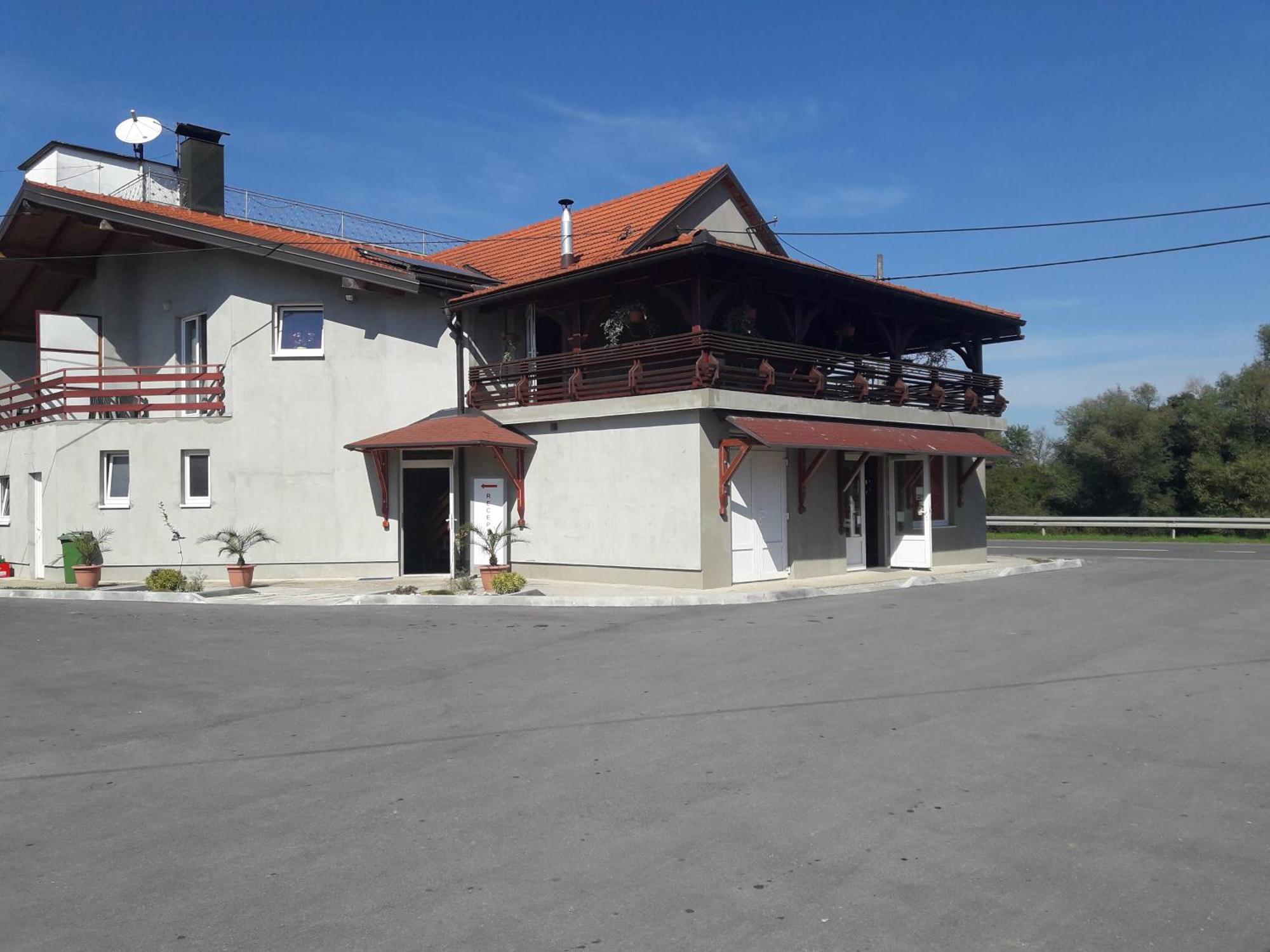 Guesthouse Kod Mosta Karlovac Esterno foto